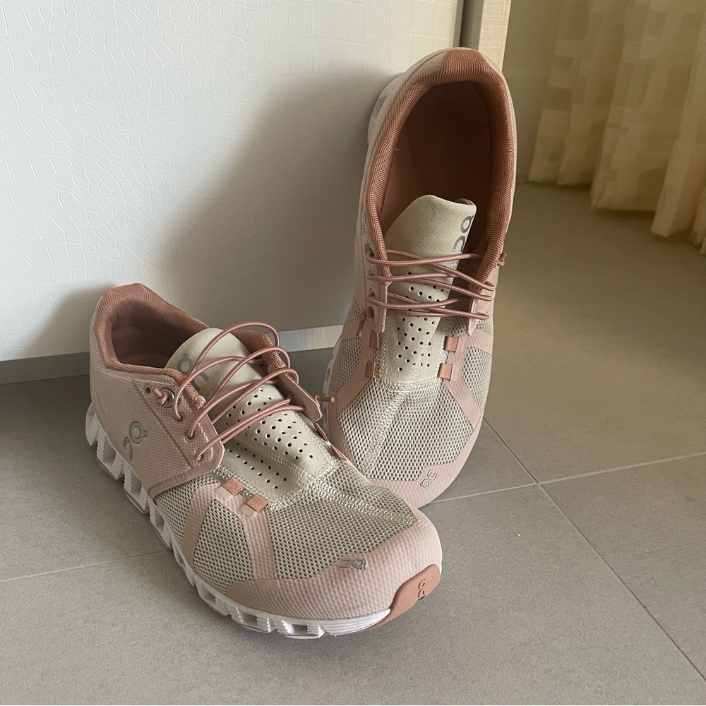 On Cloud Sneakers 8.5